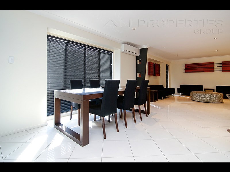 25 Moran Cr, Forest Lake QLD 4078