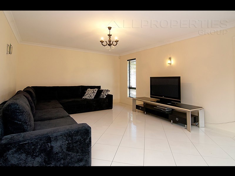 25 Moran Cr, Forest Lake QLD 4078