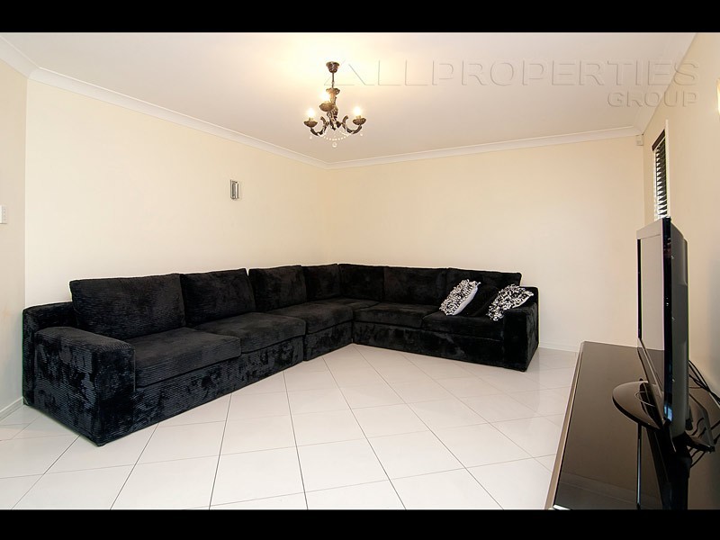 25 Moran Cr, Forest Lake QLD 4078