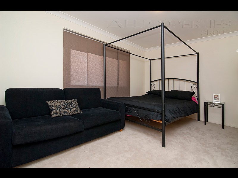 25 Moran Cr, Forest Lake QLD 4078