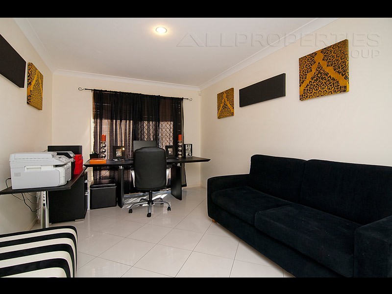 25 Moran Cr, Forest Lake QLD 4078