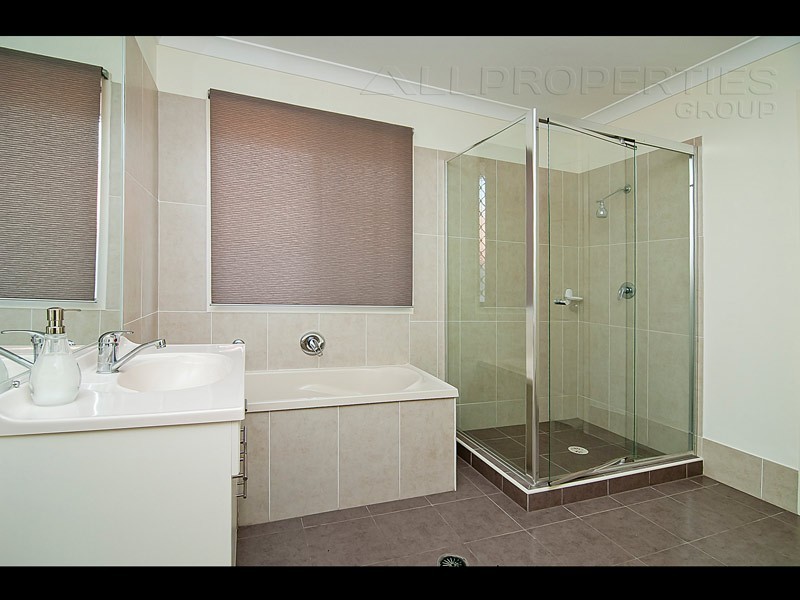 25 Moran Cr, Forest Lake QLD 4078