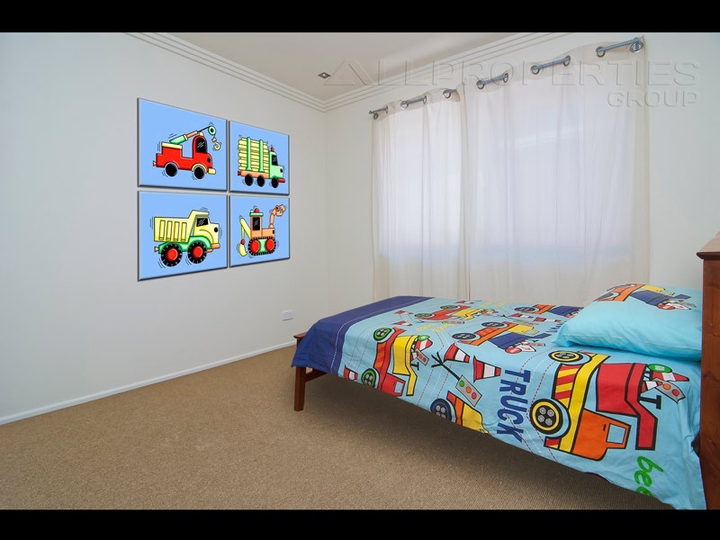 36 ESTRAMINA ROAD, Regents Park QLD 4118