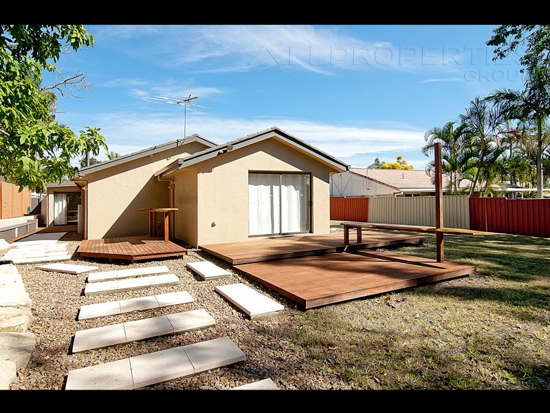 36 ESTRAMINA ROAD, Regents Park QLD 4118
