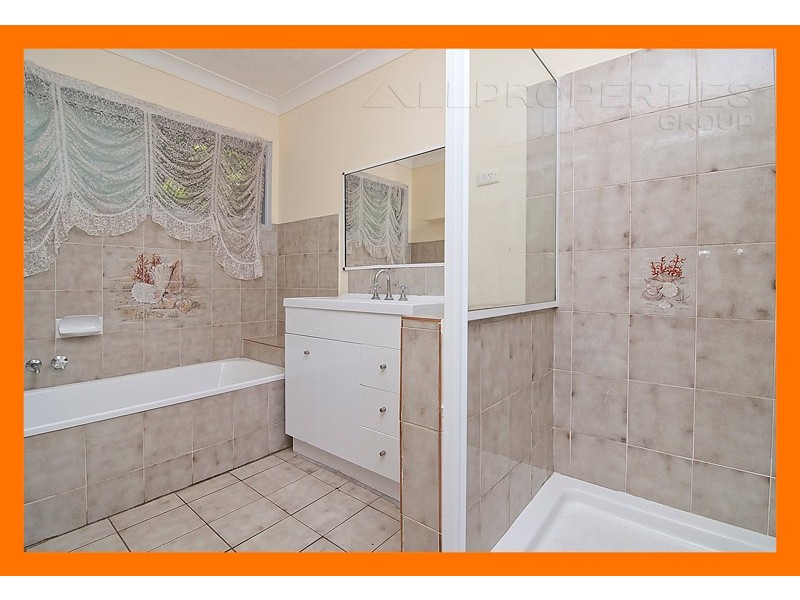 15 Sherwood Cr, Bellbird Park QLD 4300