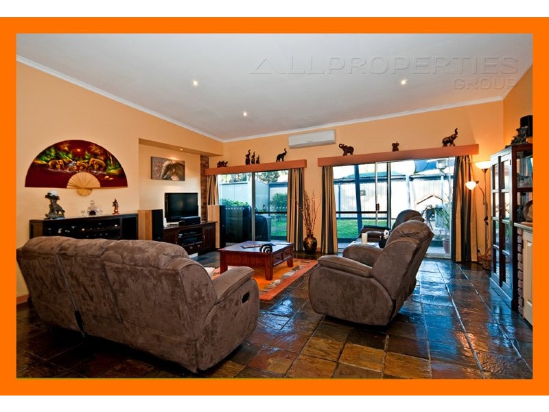17 Valance Street, Oxley QLD 4075