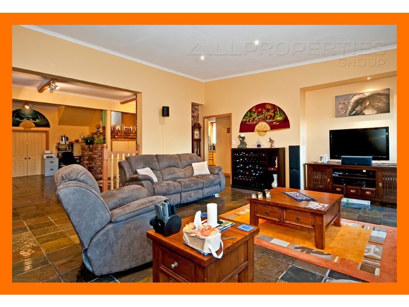 17 Valance Street, Oxley QLD 4075