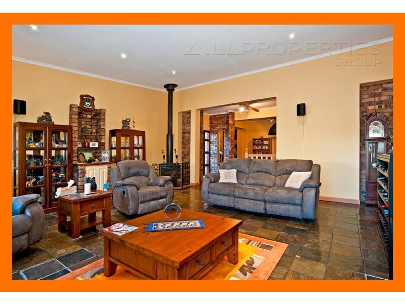 17 Valance Street, Oxley QLD 4075