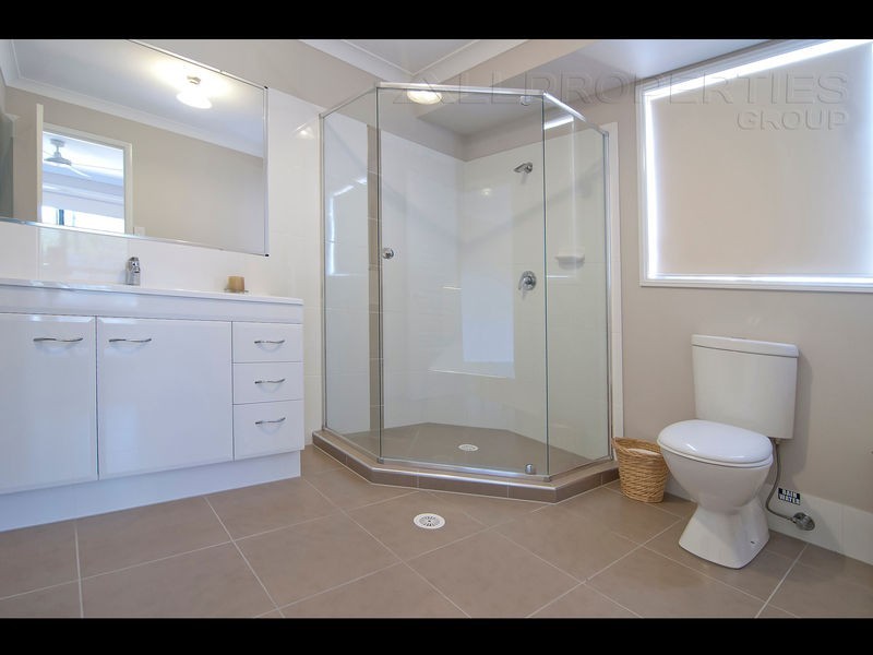 15 Bufalino Street, Parkinson QLD 4115