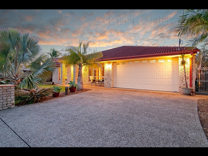 15 ARONIA COURT, Regents Park QLD 4118
