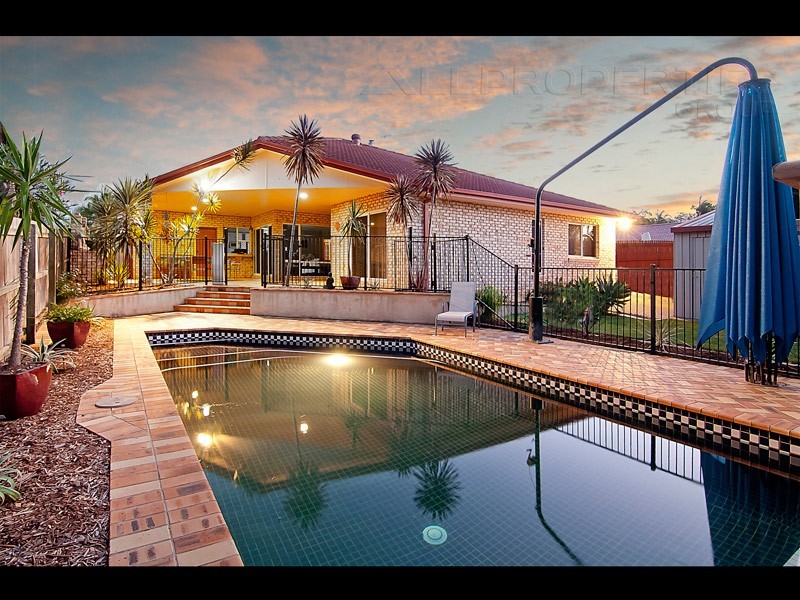 15 ARONIA COURT, Regents Park QLD 4118