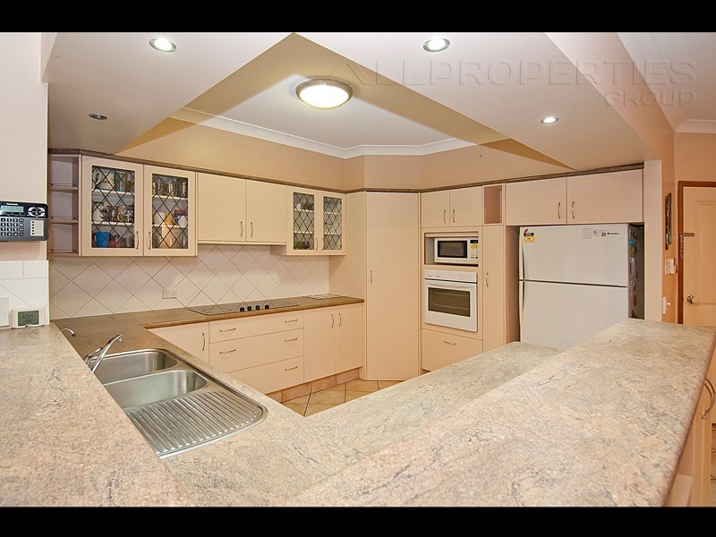 15 ARONIA COURT, Regents Park QLD 4118
