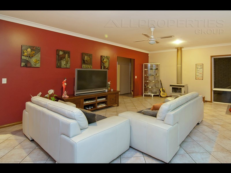 15 ARONIA COURT, Regents Park QLD 4118