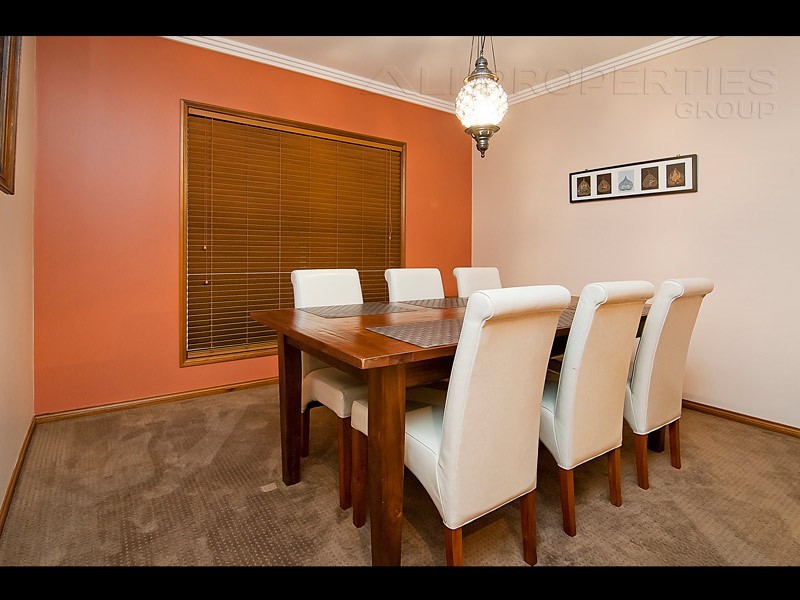 15 ARONIA COURT, Regents Park QLD 4118