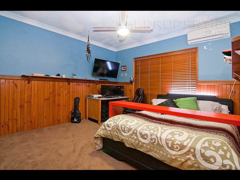 15 ARONIA COURT, Regents Park QLD 4118