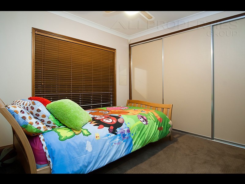 15 ARONIA COURT, Regents Park QLD 4118