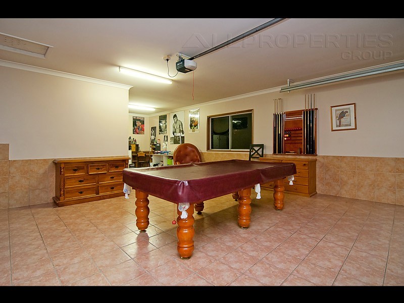 15 ARONIA COURT, Regents Park QLD 4118