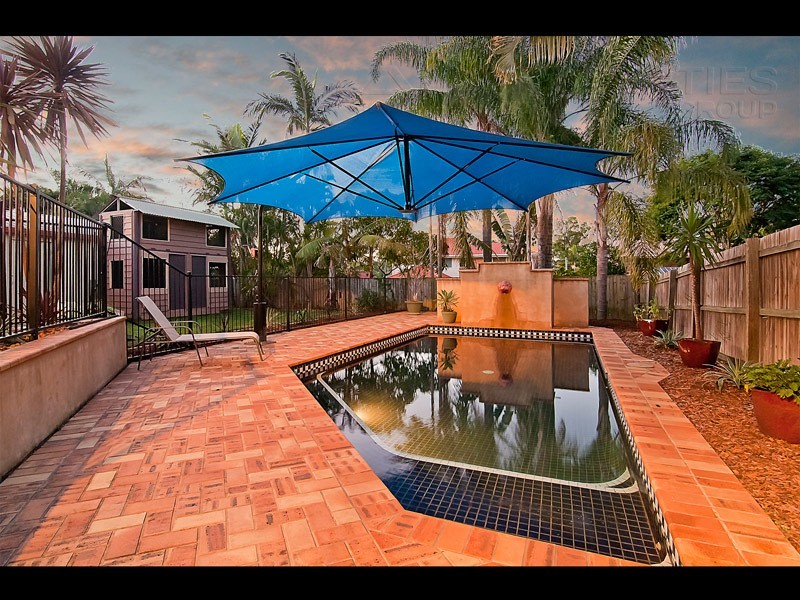15 ARONIA COURT, Regents Park QLD 4118