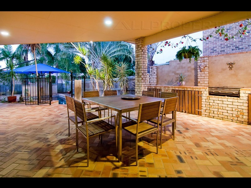 15 ARONIA COURT, Regents Park QLD 4118