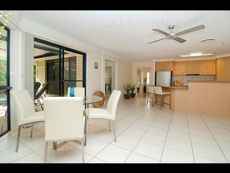 25 Daintree Drive, Parkinson QLD 4115