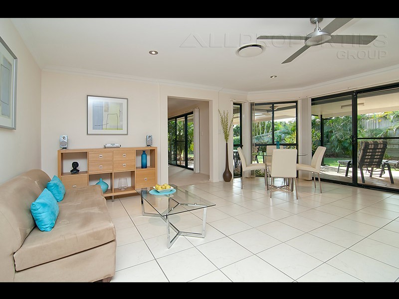 25 Daintree Drive, Parkinson QLD 4115