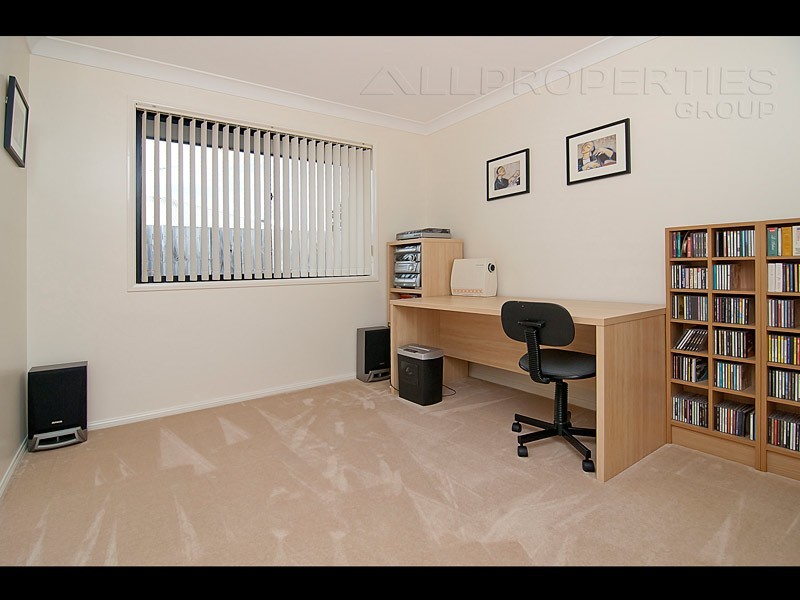 25 Daintree Drive, Parkinson QLD 4115