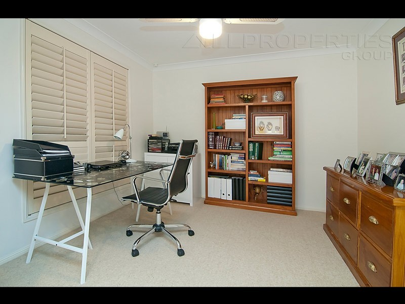 5 Yarraman Place, Forest Lake QLD 4078