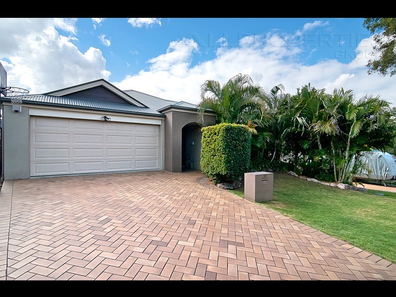 10 Piccadilly Place, Forest Lake QLD 4078
