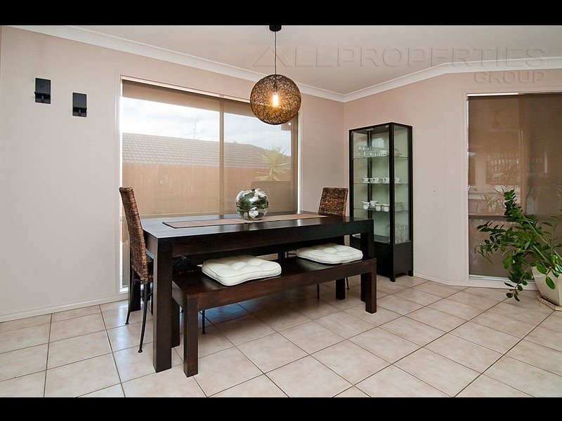 10 Piccadilly Place, Forest Lake QLD 4078