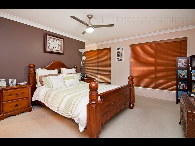 10 Piccadilly Place, Forest Lake QLD 4078