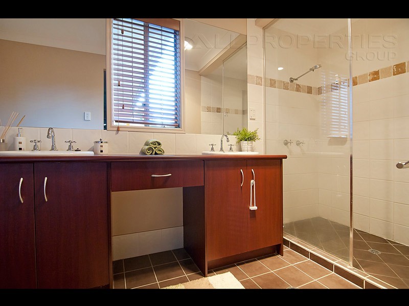 10 Piccadilly Place, Forest Lake QLD 4078