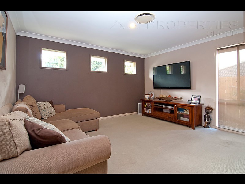 10 Piccadilly Place, Forest Lake QLD 4078