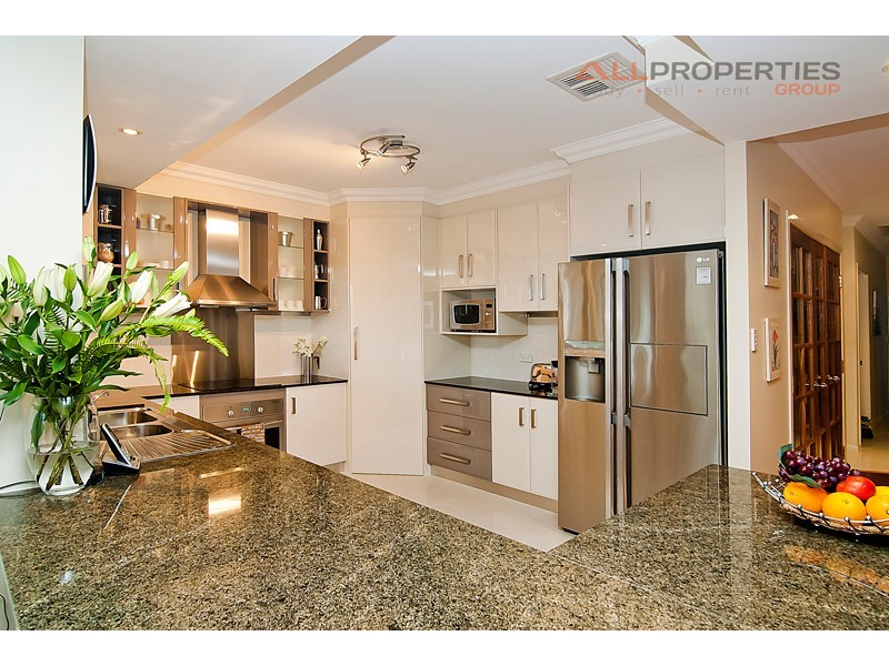 38 Lamberth Rd East, Regents Park QLD 4118