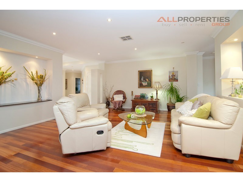 38 Lamberth Rd East, Regents Park QLD 4118