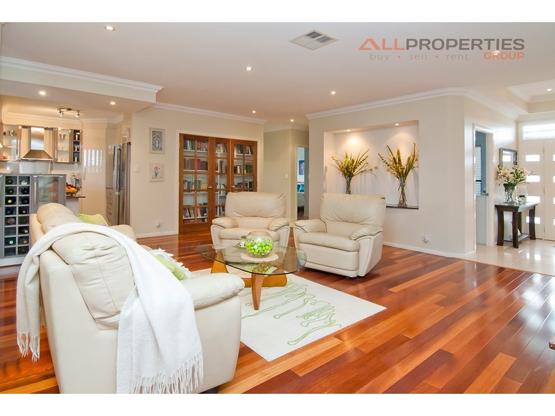38 Lamberth Rd East, Regents Park QLD 4118