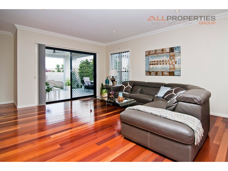 38 Lamberth Rd East, Regents Park QLD 4118