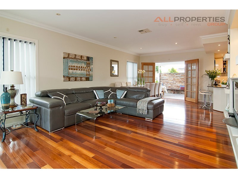 38 Lamberth Rd East, Regents Park QLD 4118