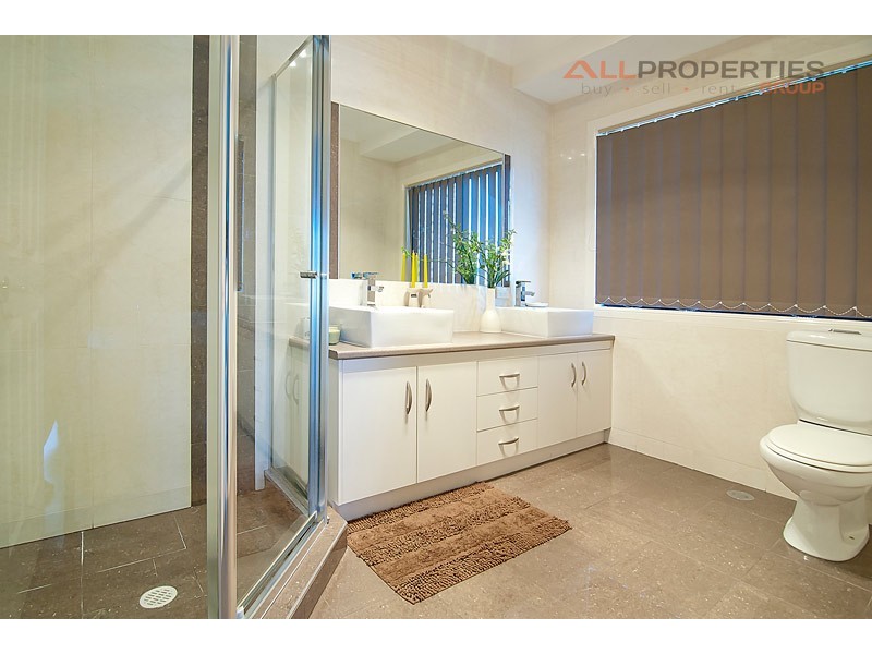 38 Lamberth Rd East, Regents Park QLD 4118