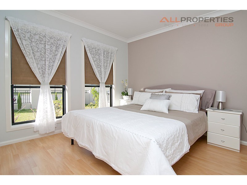 38 Lamberth Rd East, Regents Park QLD 4118