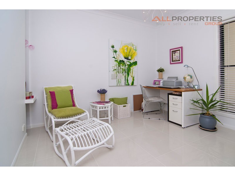 38 Lamberth Rd East, Regents Park QLD 4118