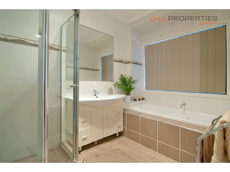 38 Lamberth Rd East, Regents Park QLD 4118