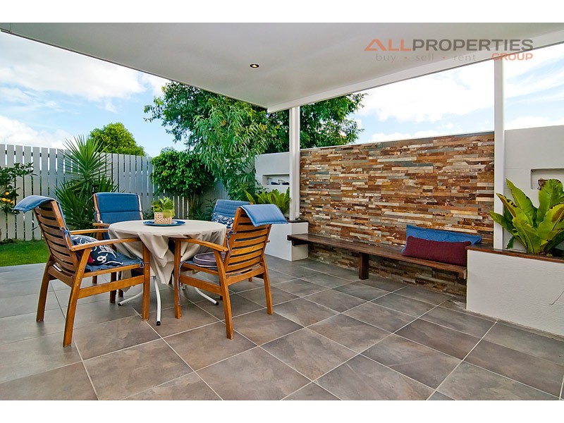 38 Lamberth Rd East, Regents Park QLD 4118