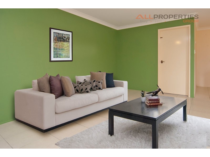 24 Seaton St, Hillcrest QLD 4118