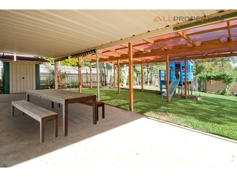 24 Seaton St, Hillcrest QLD 4118