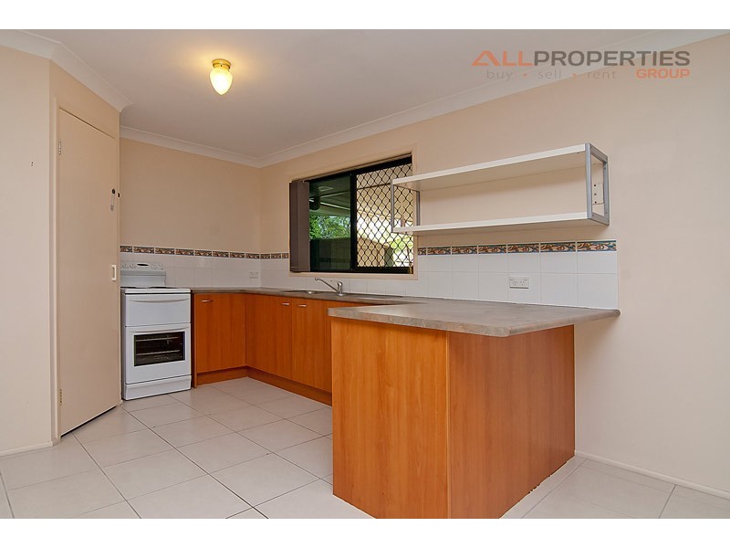 24 Seaton St, Hillcrest QLD 4118