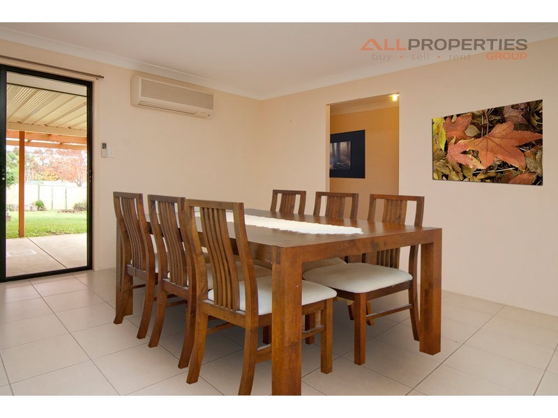 24 Seaton St, Hillcrest QLD 4118