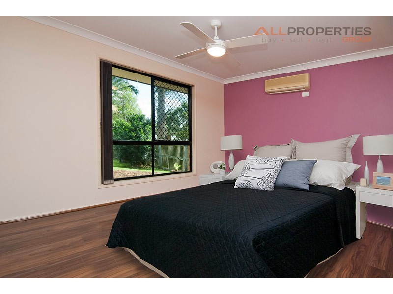 24 Seaton St, Hillcrest QLD 4118