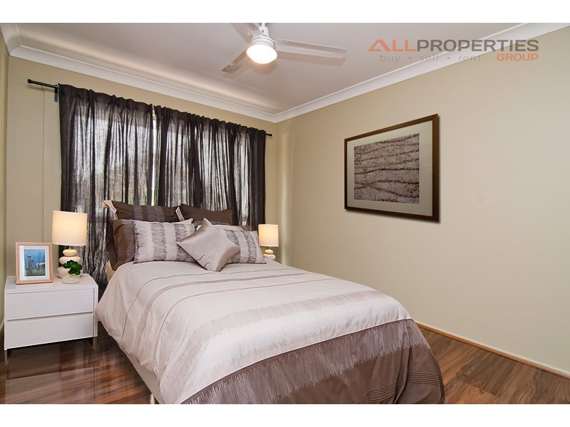 24 Seaton St, Hillcrest QLD 4118