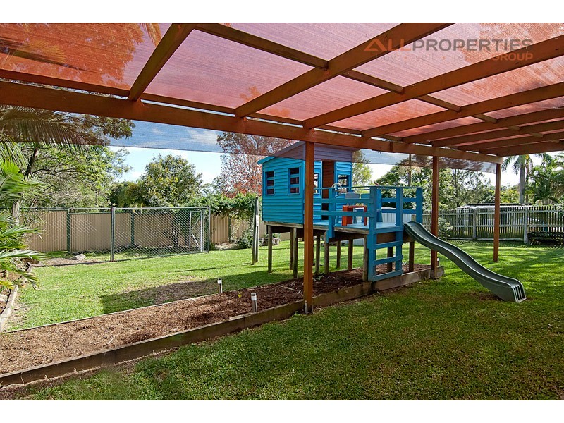 24 Seaton St, Hillcrest QLD 4118