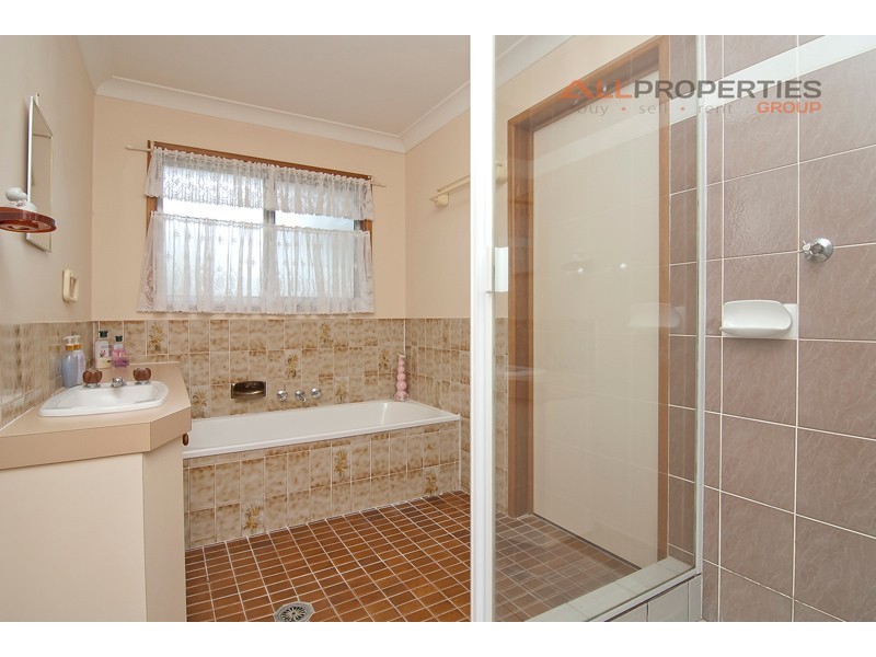 43 Peverell Street, Hillcrest QLD 4118